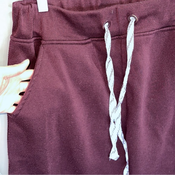 Aeropostale Men’s Vertical Aeropostale Heritage Jogger Sweatpants - Picture 4 of 6